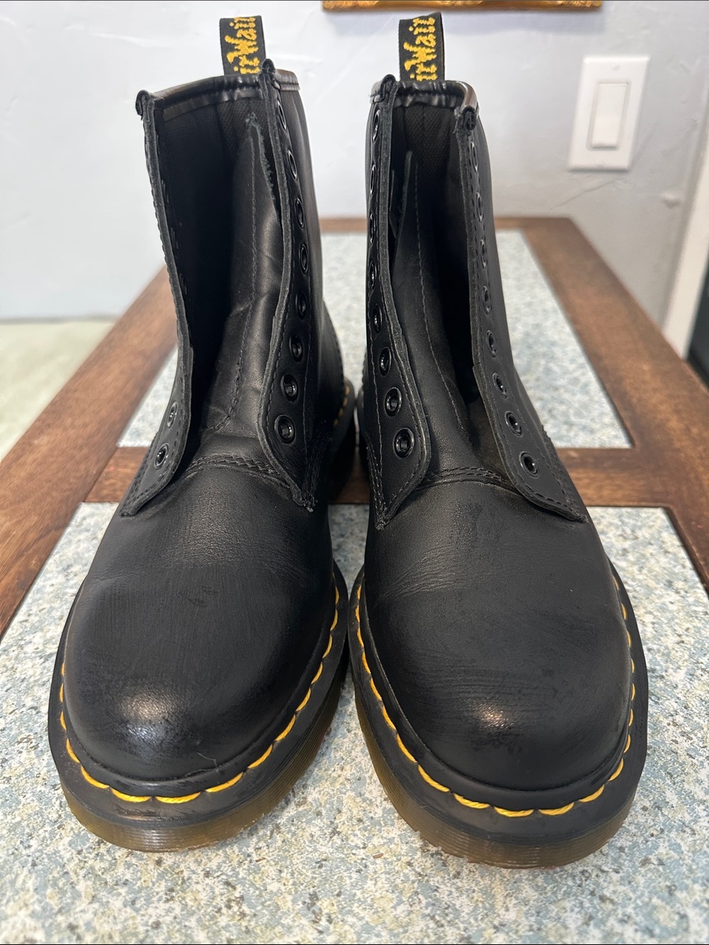Dr. Martens Air Wair Safety Shoe. Black Leather Boots w/ Yellow Stitching. Sz 6